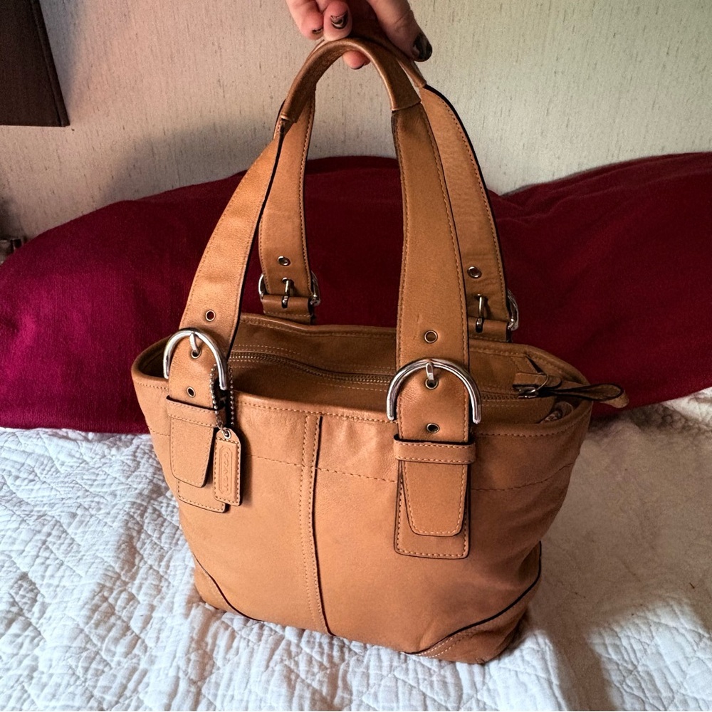 Vintage coach 2004 soho mini buckle bucket tote tan and silver leather purse - Picture 2 of 10